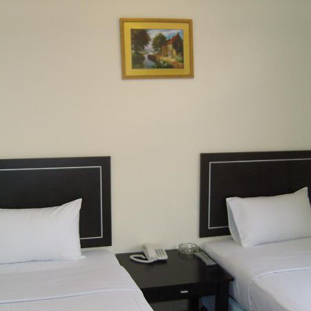 Hotel Orient Джохор Бахру Екстериор снимка