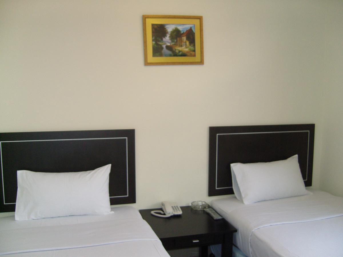 Hotel Orient Джохор Бахру Екстериор снимка