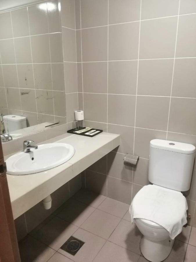 Hotel Orient Джохор Бахру Екстериор снимка