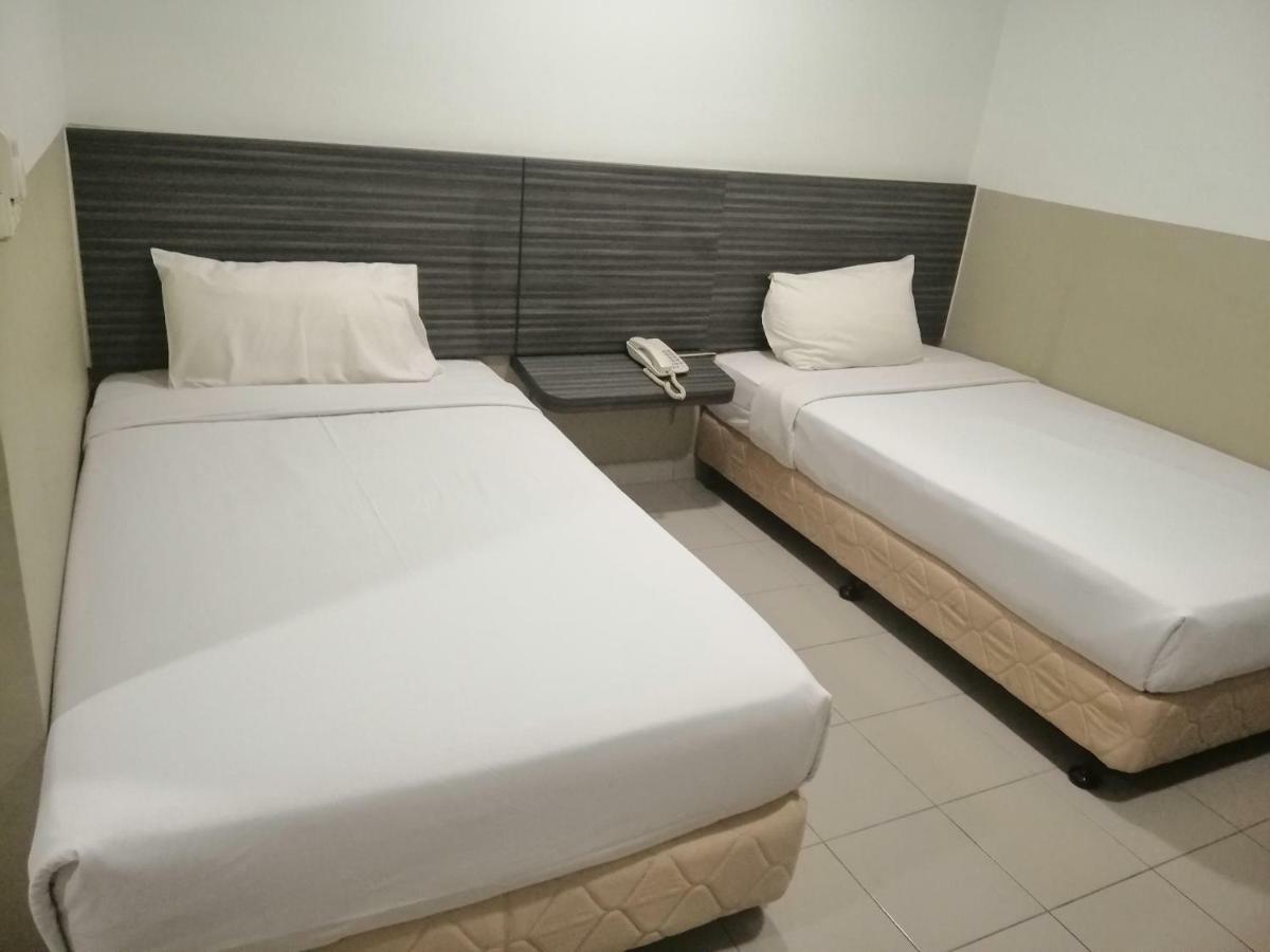 Hotel Orient Джохор Бахру Екстериор снимка