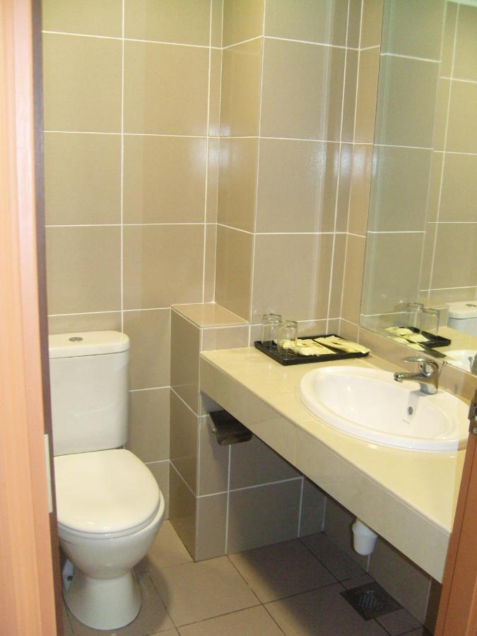 Hotel Orient Джохор Бахру Екстериор снимка